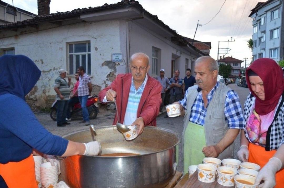İznik&rsquo;te Mahalle İftarları Bir Başka