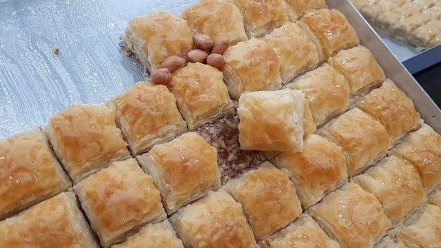 Antep Fıstığı Fiyatları Uçunca Yer Fıstıklı Baklava Üretti