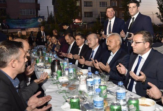 Bakan Soylu, Mamaklılarla İftar Açtı