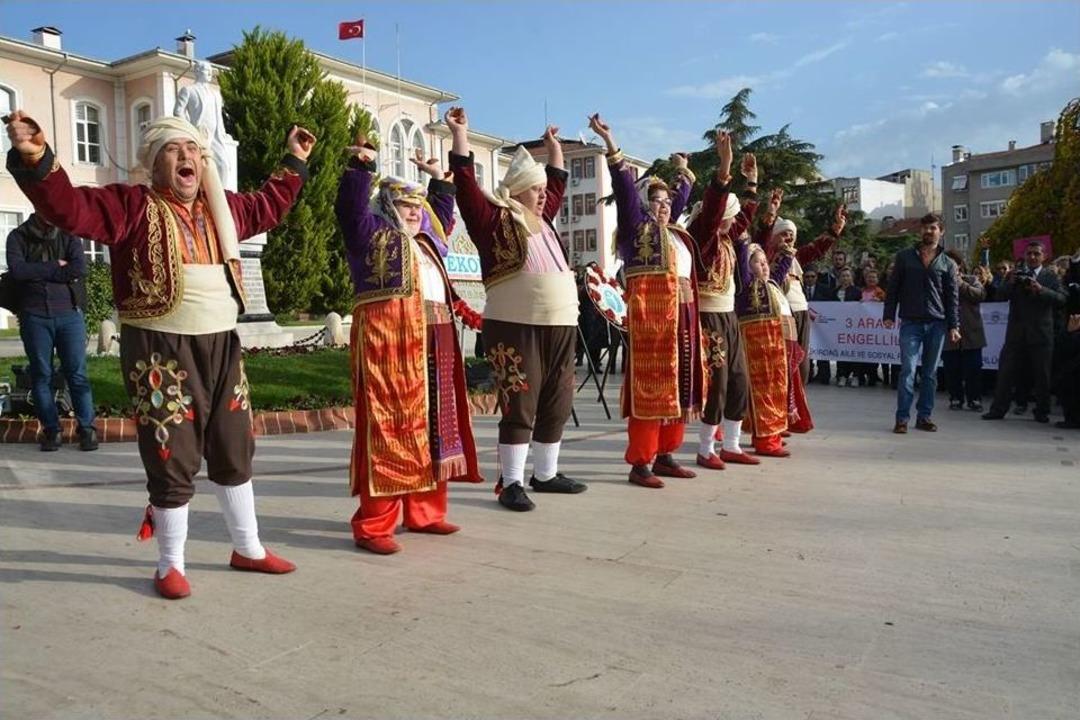 Engelliler G&uuml;n&uuml; Renkli Kutlandı