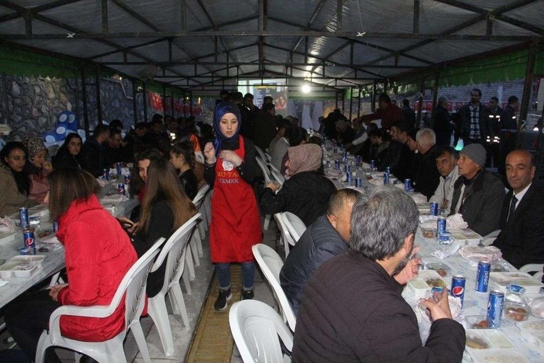 Başkale Belediyesinden İftar Yemeği
