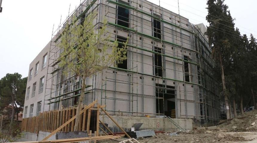 Selendi Gen&ccedil;lik Merkezi &Ccedil;alışmaları Devam Ediyor