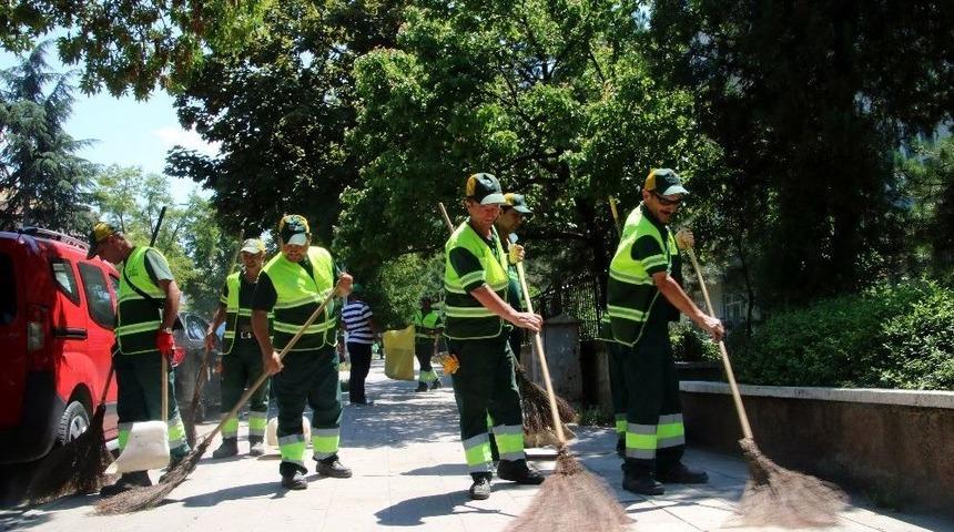 &Ccedil;ankaya&rsquo;da Temizlik T&uuml;m Hızıyla Ramazan&rsquo;da Da S&uuml;r&uuml;yor