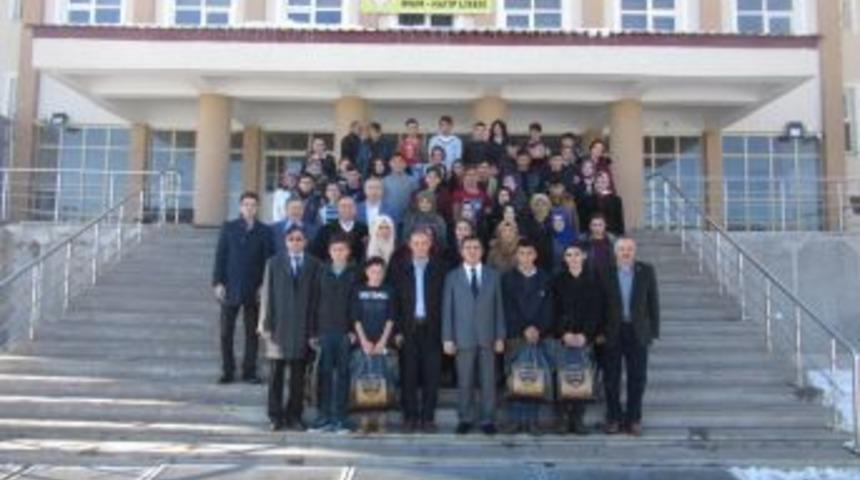 Kardeş Okuldan Çıldırlı Öğrencilere Giyecek Hediyesi