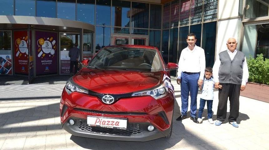 Piazza&rsquo;nın Talihlisi Otomobiliyle Buluştu