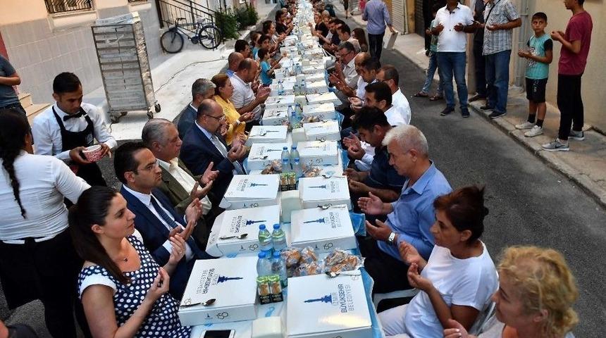 İzmirliler &ldquo;g&ouml;n&uuml;l Sofrası&rdquo;nda Buluştu