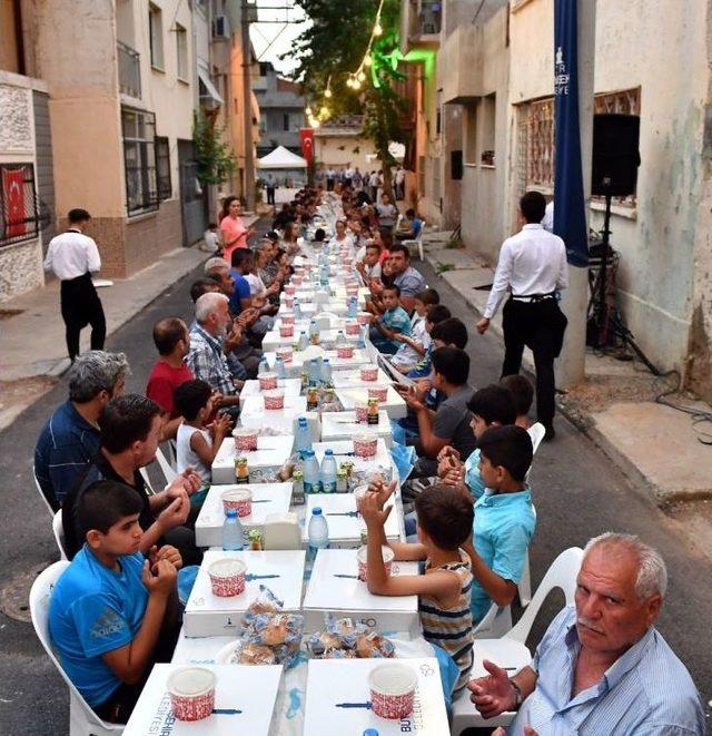 İzmirliler “gönül Sofrası”nda Buluştu