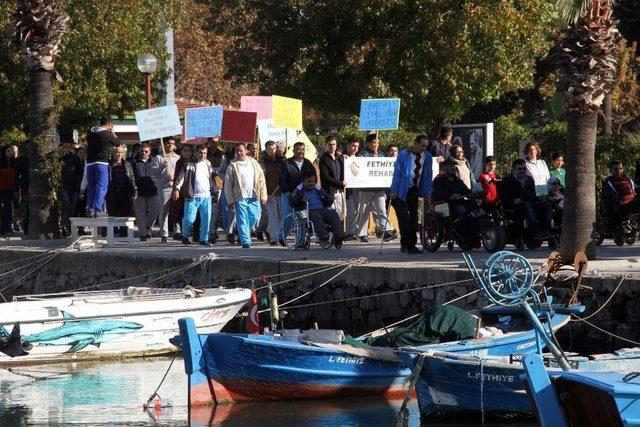 Fethiye’de Engellilerden ’farkındalık’ Yürüyüşü