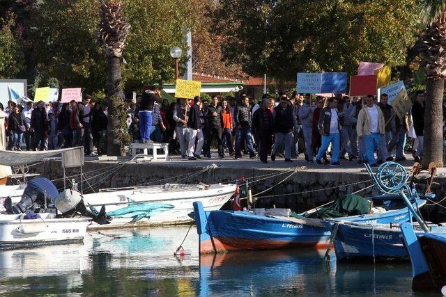 Fethiye’de Engellilerden ’farkındalık’ Yürüyüşü