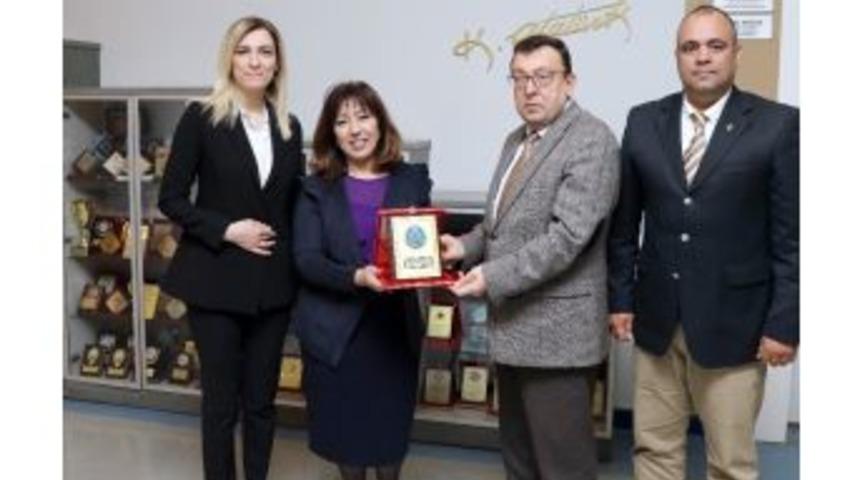 Sanko Okullarına Plaket Ve Şilt Beratı Takdim Edildi
