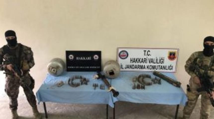 Hakkari Kırsalında Silah Ve M&uuml;himmat Ele Ge&ccedil;irildi