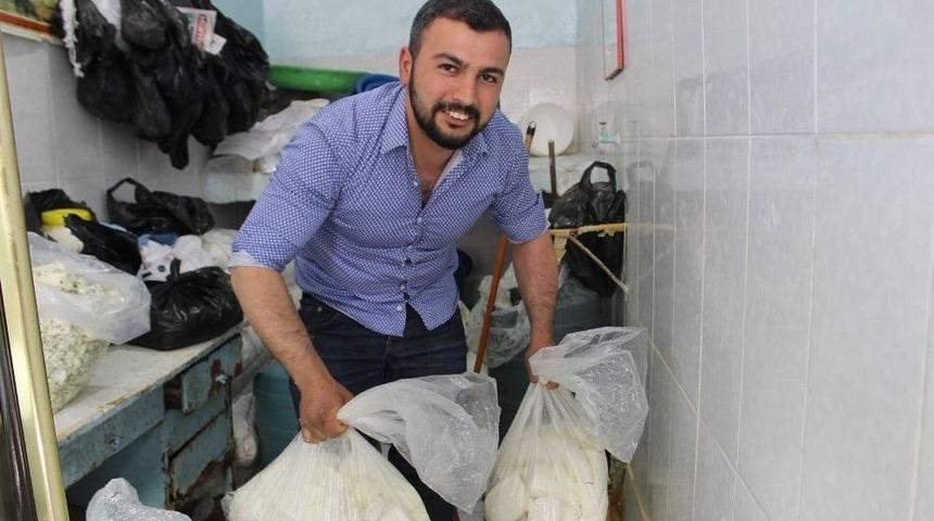 Peynircilerin Y&uuml;z&uuml; G&uuml;l&uuml;yor