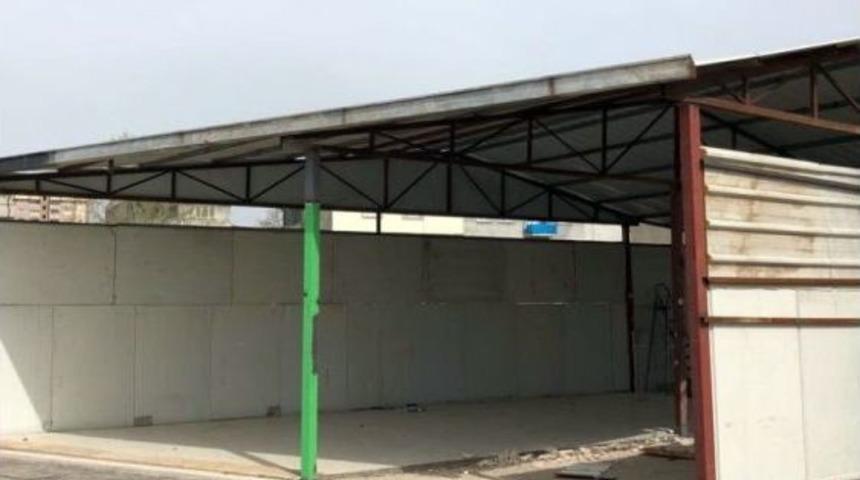 Ka&ccedil;ak İşyeri Belediye Ekipleri Tarafından Yıkıldı