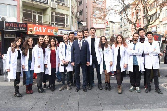 Demokrasi Meydanında Halka Ücretsiz Sağlık Taraması