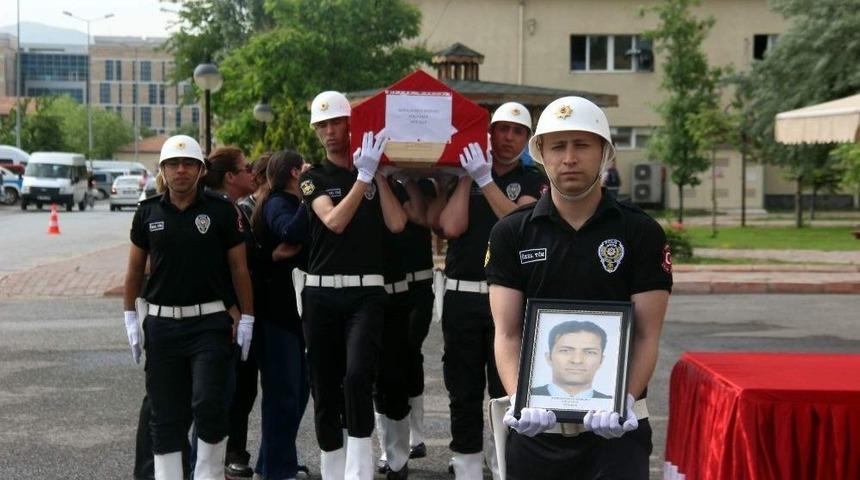 Hayatını Kaybeden Polis Memuru İ&ccedil;in T&ouml;ren D&uuml;zenlendi