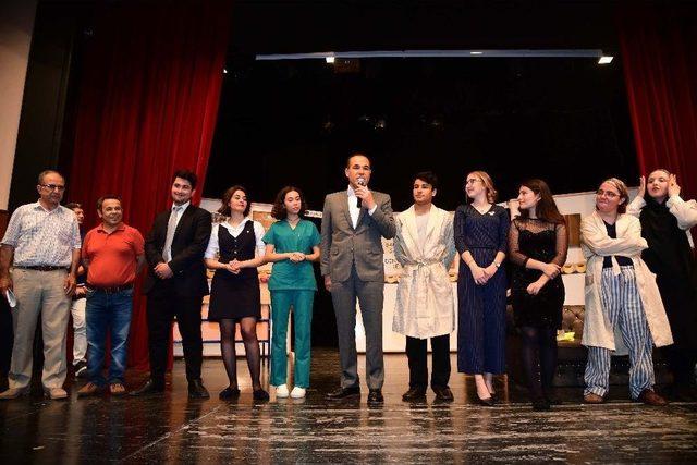 Adana’da Tiyatro Şenliği