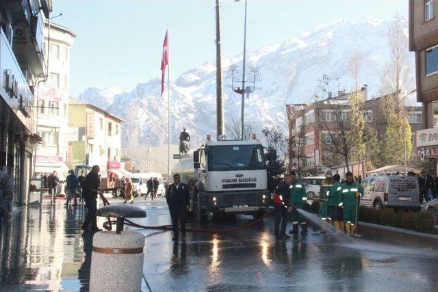 Hakkari Çarşısı Fırça Ve Çekpaslarla Temizlendi