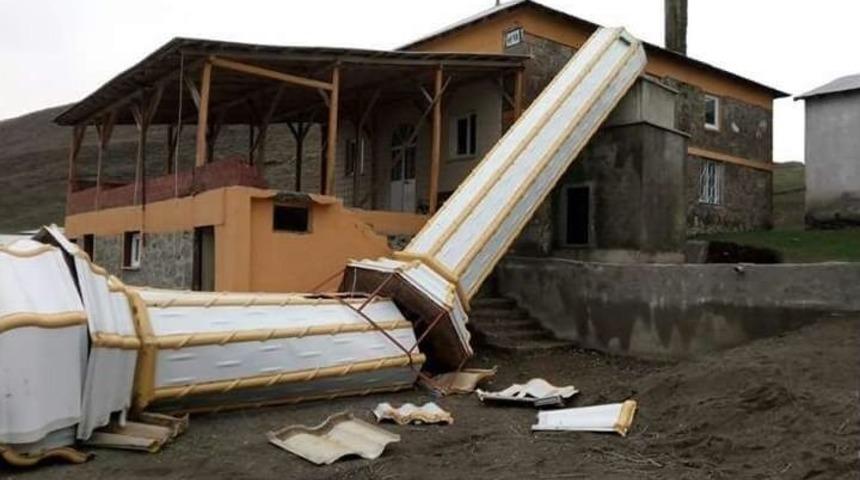 Fırtına Minare Yıktı