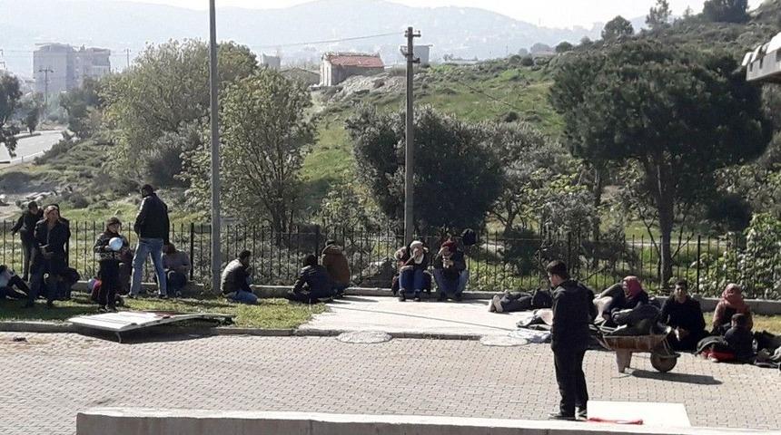 İzmir&rsquo;de 91 G&ouml;&ccedil;men Ve 3 Ş&uuml;pheli Yakalandı