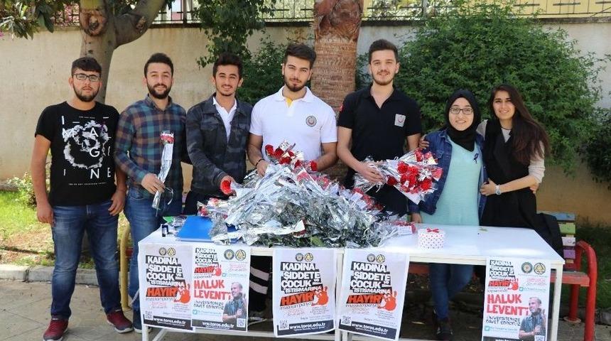 &lsquo;kadınlara Bir G&uuml;n Değil Her G&uuml;n Saygı&rsquo; Sloganıyla Karanfil Dağıtıldı