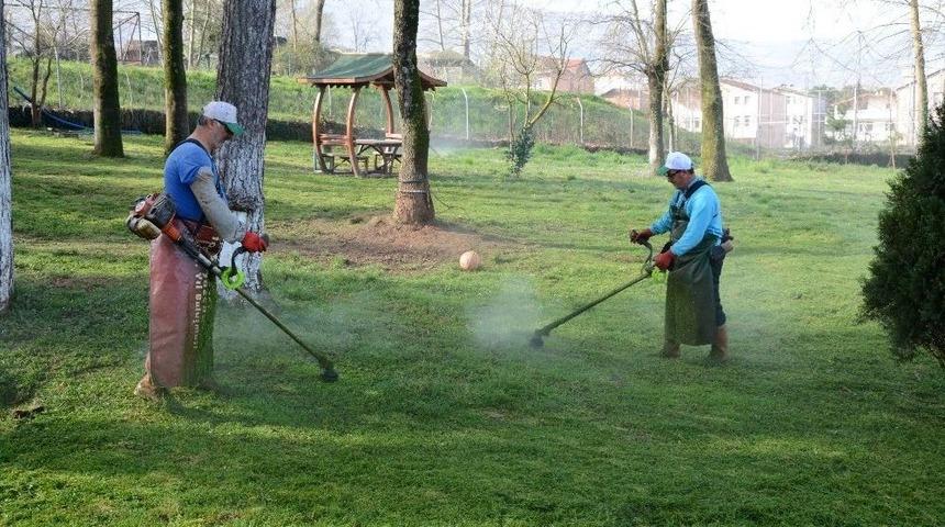Kartepe&rsquo;de Kamusal Alanlarda Bahar Bakımı Yapılıyor