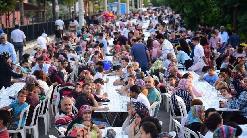 Osmaniye’de Mahalle İftarı