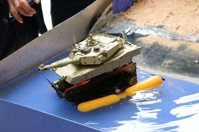 Fatih Sultan Mehmet’ten İlham Alarak ’suda Hareket Edebilen Tank’ Geliştirdiler