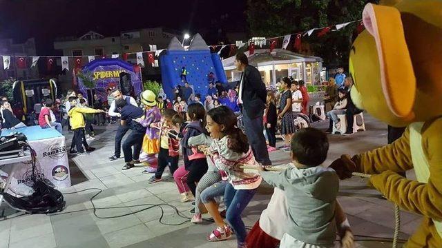 Körfez’de Ramazan Coşkusu Demokrasi Ve Şehitler Meydanı’nda