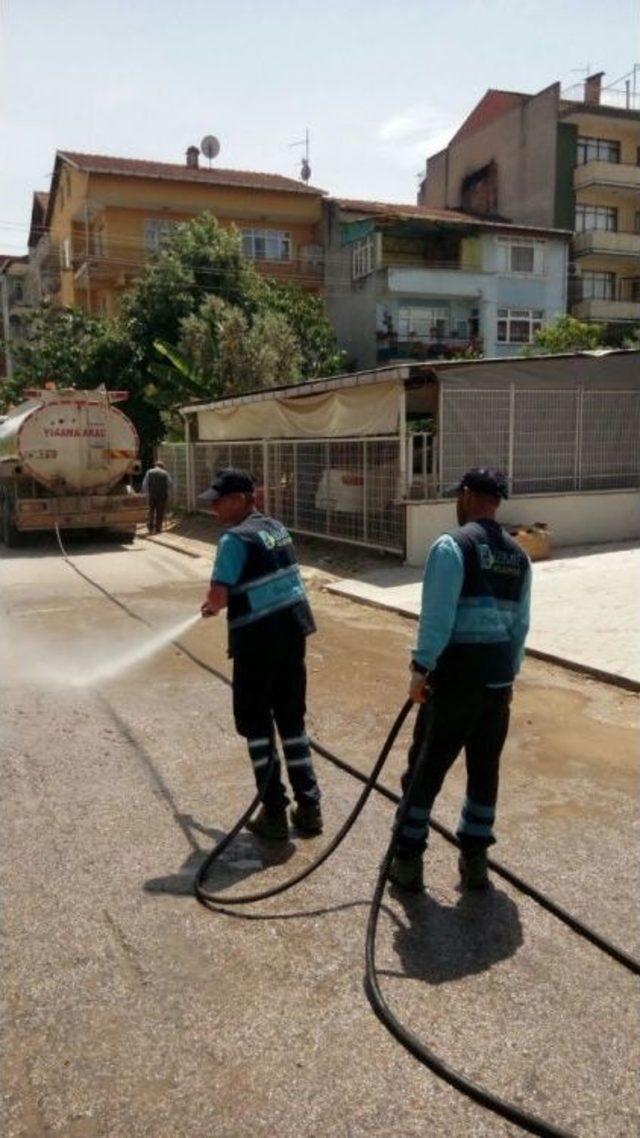 İzmit’te Temizlik Çalışmaları Aralıksız Devam Ediyor