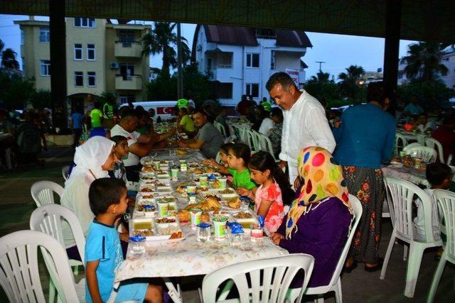 Manavgat Belediyesi’nden Mahallelere İftar Sofrası