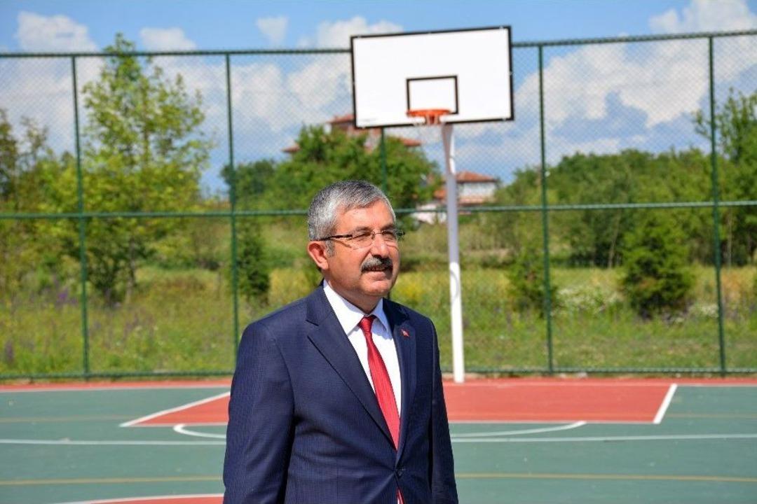 Zile&rsquo;ye 10 Adet Semt Sahası Yapıldı