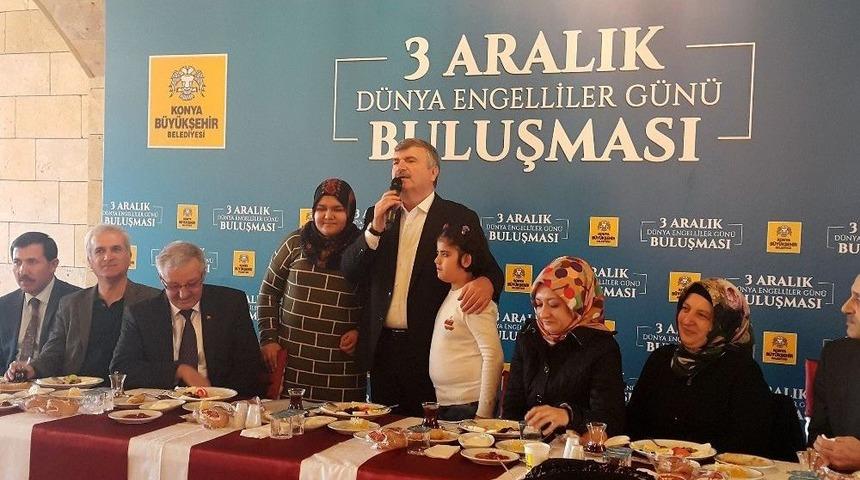 Başkan Aky&uuml;rek Engelli Dernek Temsilcileri Ve &Uuml;yeleriyle Buluştu
