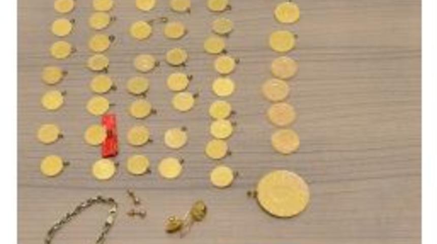 Yorgan Arasına Sakladığı Altınları Balkondan D&uuml;ş&uuml;rd&uuml;, Duyarlı Vatandaş Buldu