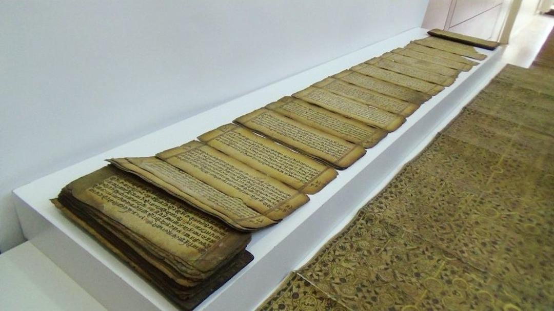 El Yazması Paha Bi&ccedil;ilemez Peygamberler Şeceresini Yurt Dışına Ka&ccedil;ırmaya &Ccedil;alışan Şebeke &Ccedil;&ouml;kertildi: 4 G&ouml;zaltı