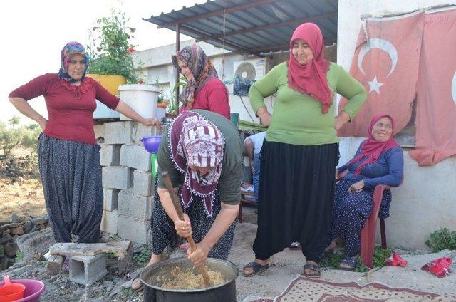 Köy Meydanında İftar