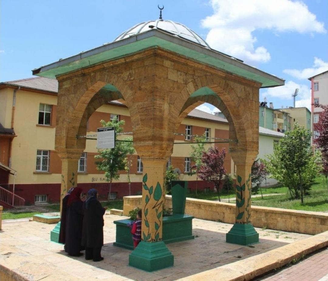 Evliliğinde Mutlu Olmak İsteyenler Bu T&uuml;rbeye Geliyor