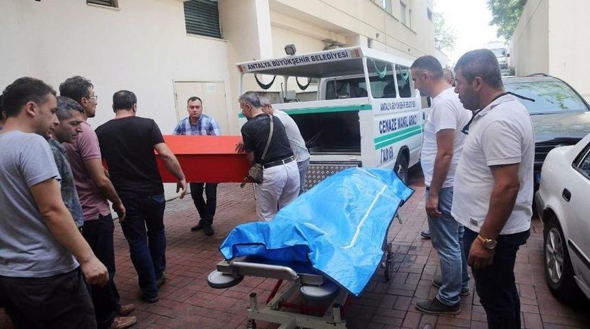 Şehit Polisin Cenazesi G&ouml;zyaşlarıyla Alındı