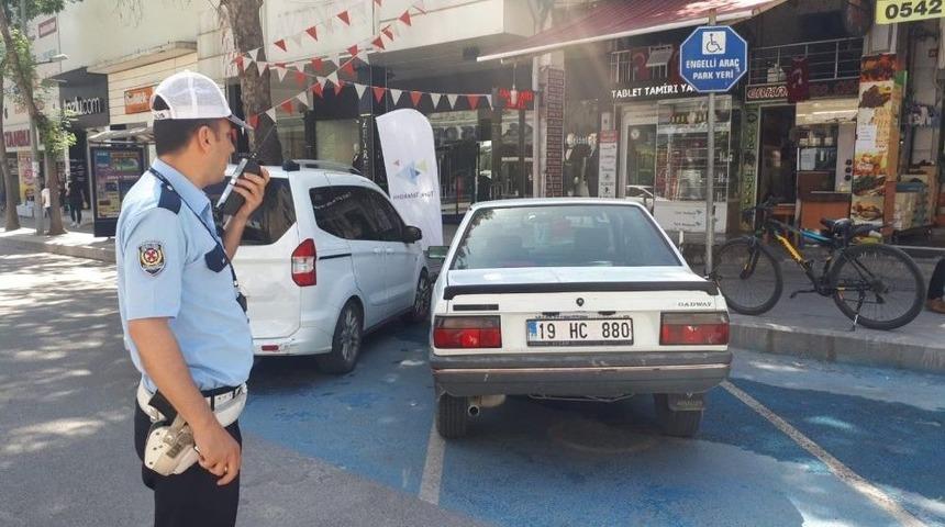 Engelli Park Yerine Araç Park Eden Sürücülere İşlem Yapılıyor