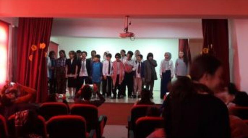 &Ouml;ğrencilerden Tiyatro