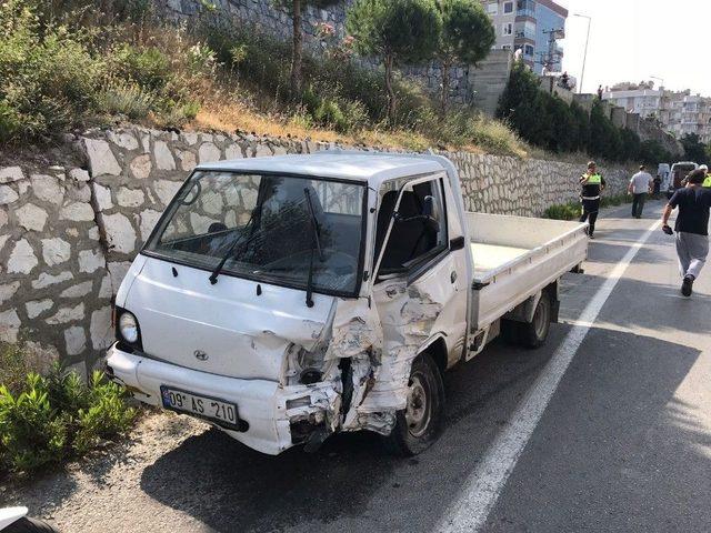 Kuşadası’nda Trafik Kazası, 3 Yaralı