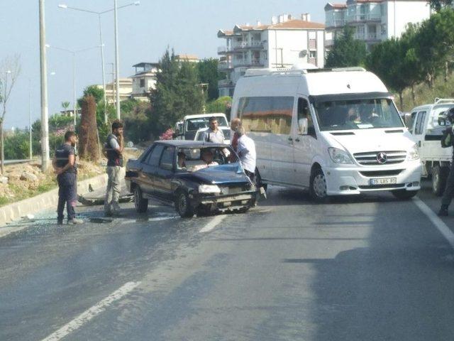 Kuşadası’nda Trafik Kazası, 3 Yaralı