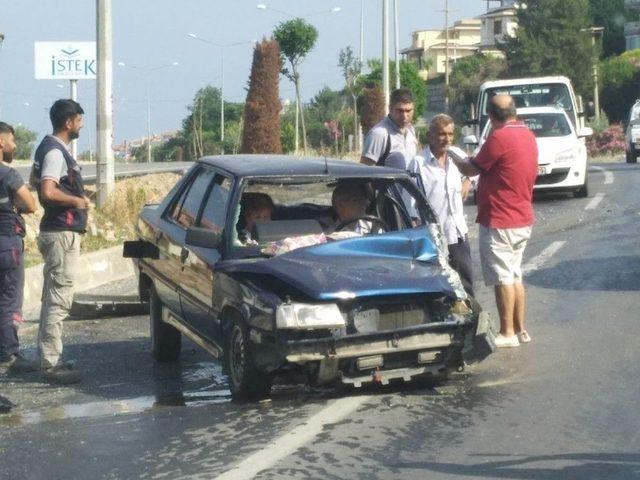 Kuşadası’nda Trafik Kazası, 3 Yaralı