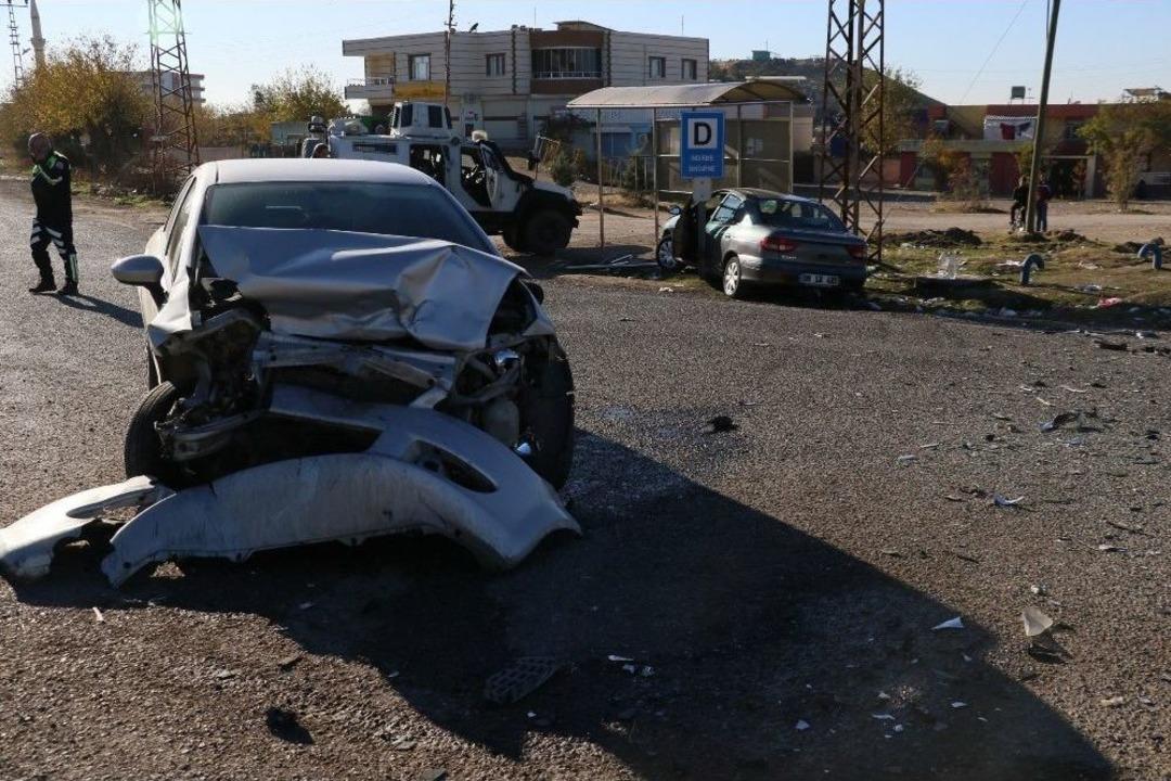 Diyarbakır&rsquo;da Trafik Kazası: 2&rsquo;si &Ccedil;ocuk 6 Yaralı