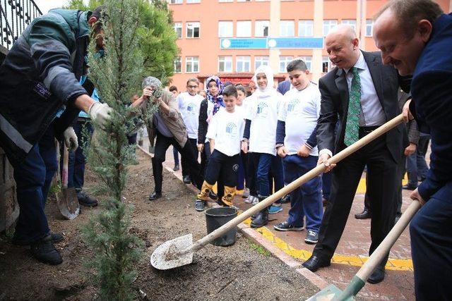 Başkan Çolakbayrakdar, Dijital Kütüphanenin Açılışını Yaptı