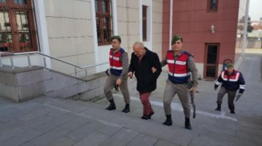 Dolandırıcılık Su&ccedil;undan Aranan İki Kişi Jandarmaya Yakalandı