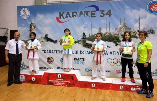 Salihlili Karateciler, İstanbul’dan Madalyalarla Döndü