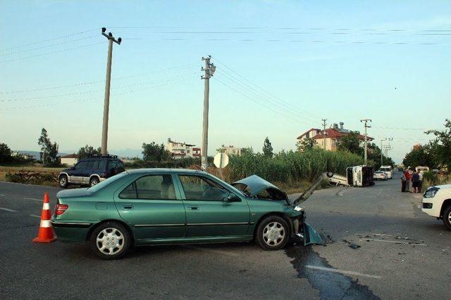 Antalya’da Trafik Kazası: 4 Yaralı