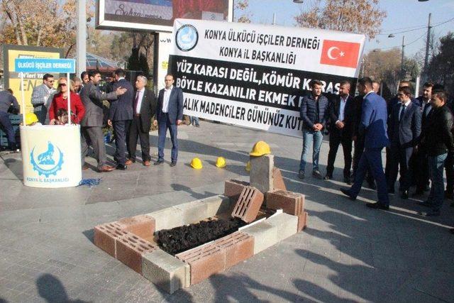 Temsili Mezara Kömür Döküp Madendeki İş Kazalarına Dikkat Çektiler