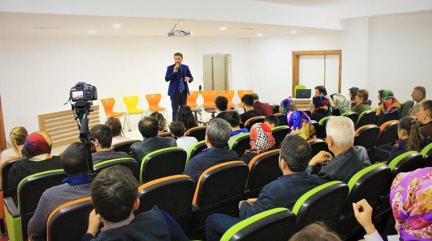 Pekfen&rsquo;de Tiyatrolar G&uuml;n&uuml; Etkinliği