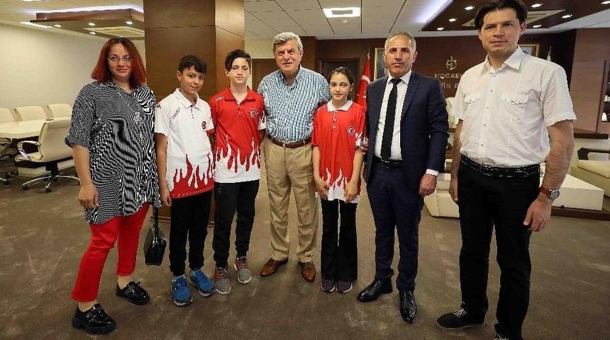 Başkan Karaosmanoğlu, Şampiyon &Ouml;ğrencileri Ağırladı